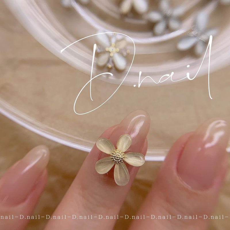 D.nail Silky Flower Silver